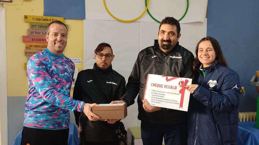 El colegio Gonzalo de Berceo dona los fondos de su carrera al Balonmano Zamora.