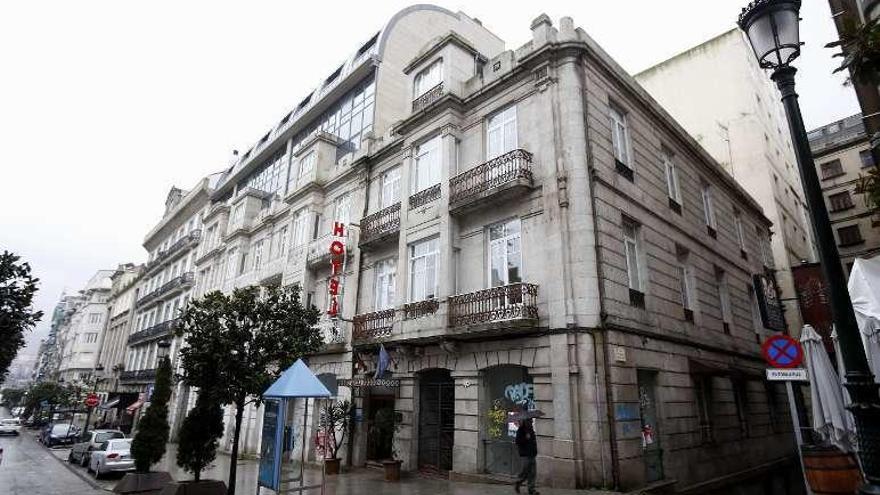 El inmueble está ubicado en la calle Victoria de Vigo. // R. Grobas