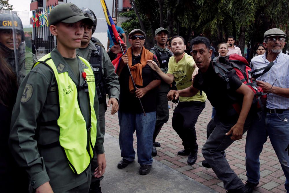 Protestas en Venezuela por la decisión del Supremo de invalidar la Asamblea Nacional