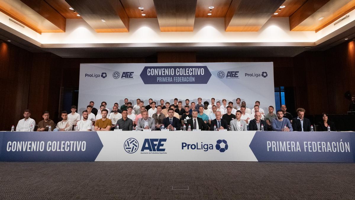 Imagen de la presentación por parte de la AFE del primer convenio para futbolistas de Primera Federación.