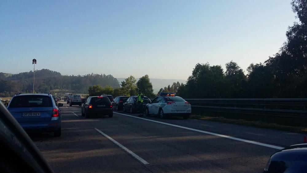 Retenciones por un accidente en la autopista "Y"