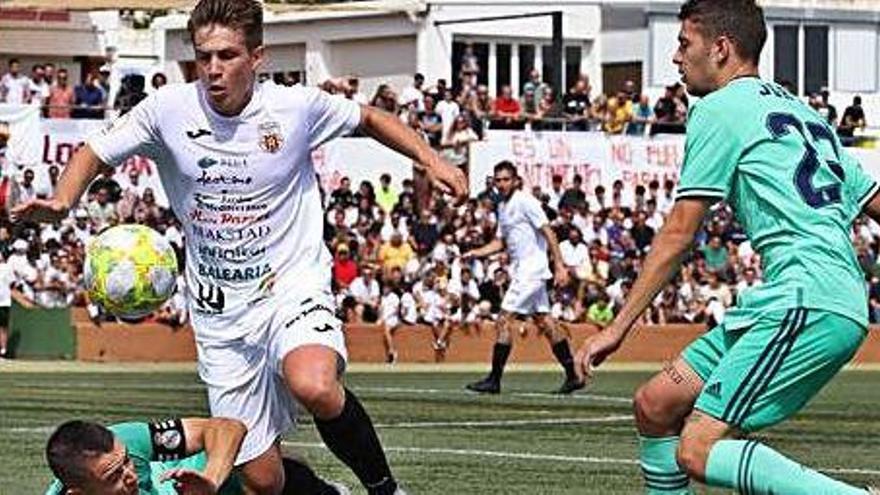 Foto de archivo del último partido de los peñistas ante el Real Madrid-Castilla de Raúl González.