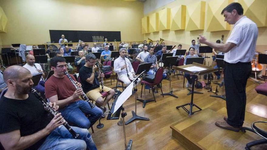 A Banda Municipal de Música da Coruña, durante un ensaio no Coliseum.