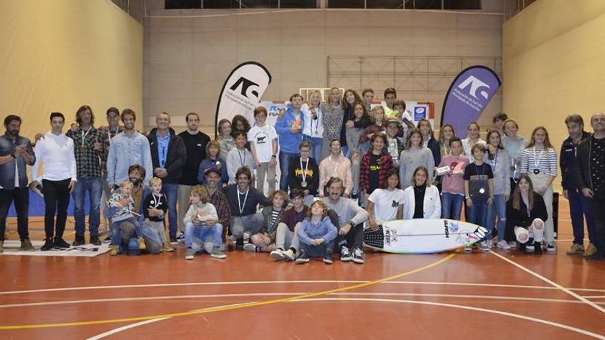 Los premiados en el campeonato de Asturias de Surf