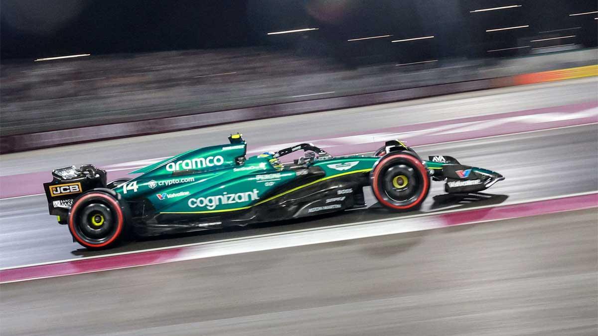 Fernando Alonso, al volante del Aston Martin en Qatar, este viernes