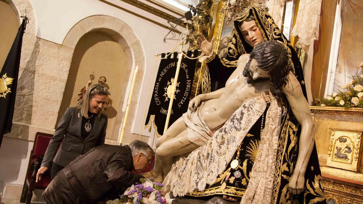 Un acto previo a la pandemia de la cofradía de Nuestra Madre de las Angustias.