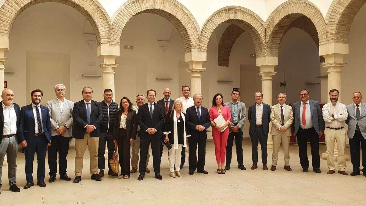 Comité Ejecutivo de CECO reunido este martes en el Palacio de Congresos de Córdoba.