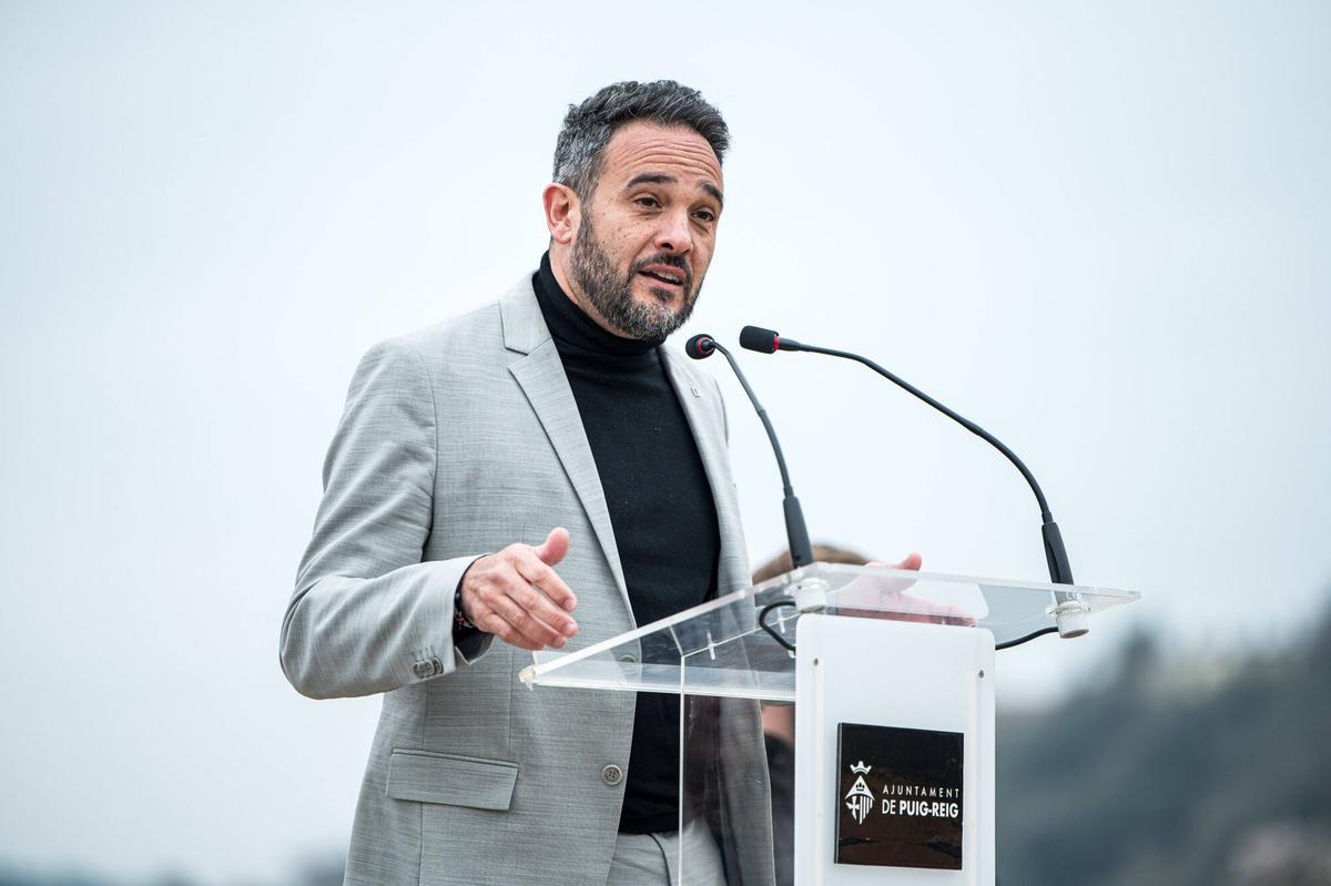 Imatges de la inauguració de la nova pista d'atletisme de Puig-reig
