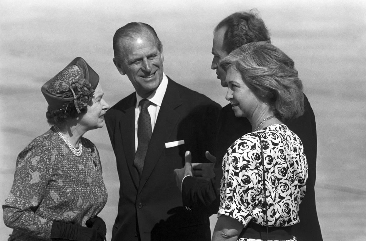 El duque y la reina de Inglaterra con los reyes de España en 1988.