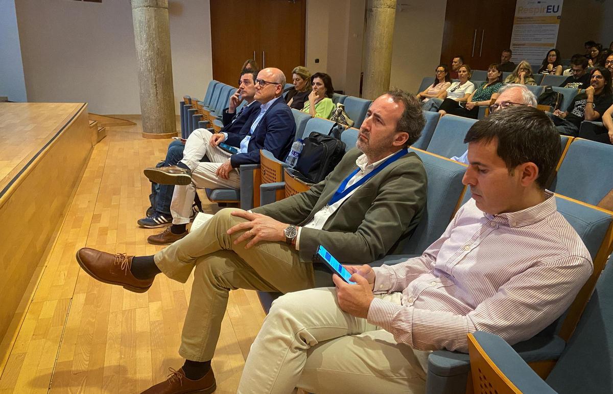 Los asistentes a la presentación.