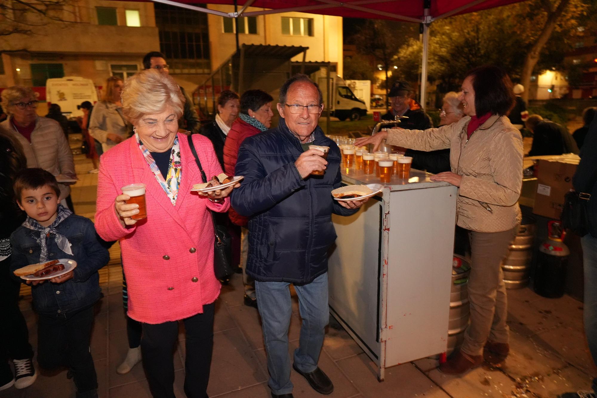 Imágenes de Magdalena: Barbacoa popular para más de 4.000 personas en Castelló