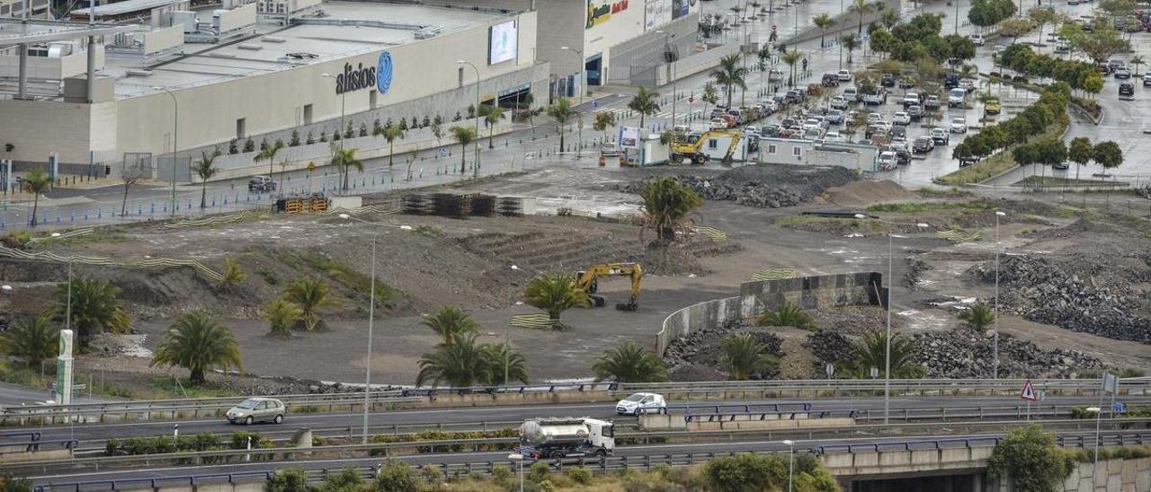 Varios vehículos transitan por la Circunvalación en el tramo objeto de actuación, en una imagen de archivo