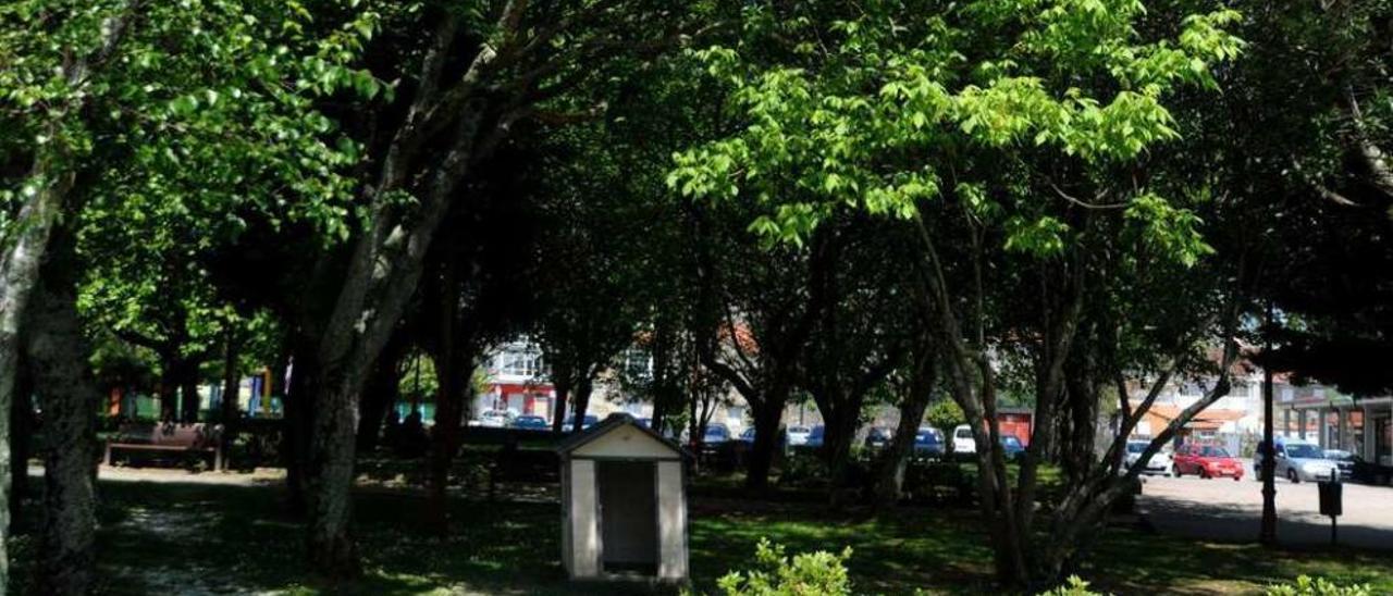 El Jardín Umbrío es el centro neurálgico del casco urbano de Vilanova. // Iñaki Abella