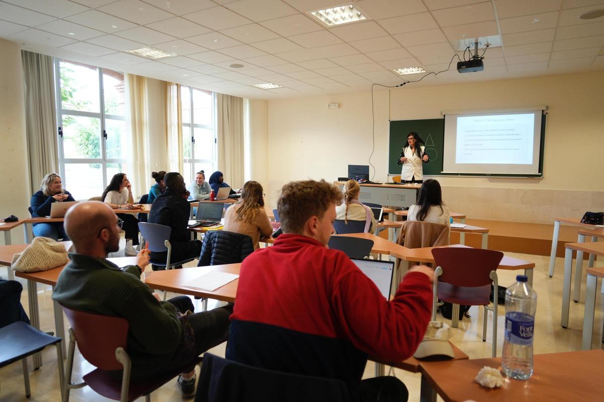 Taller de Carolina Bello en la Facultad de Educación de Zamora.
