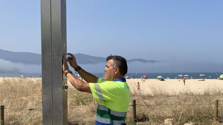 Restricciones de agua en las duchas de la playa a causa de la sequía.