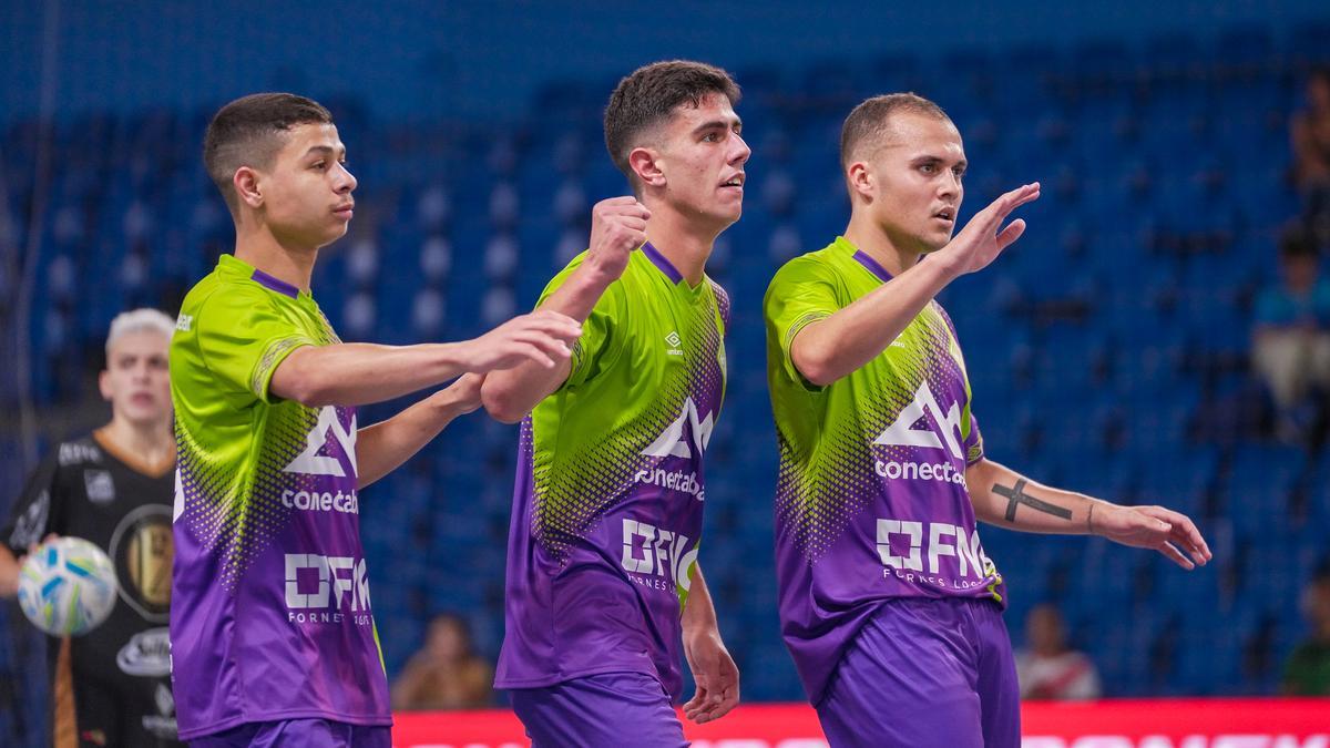 Jugadores del Mallorca Palma Futsal celebran uno de los goles del equipo.