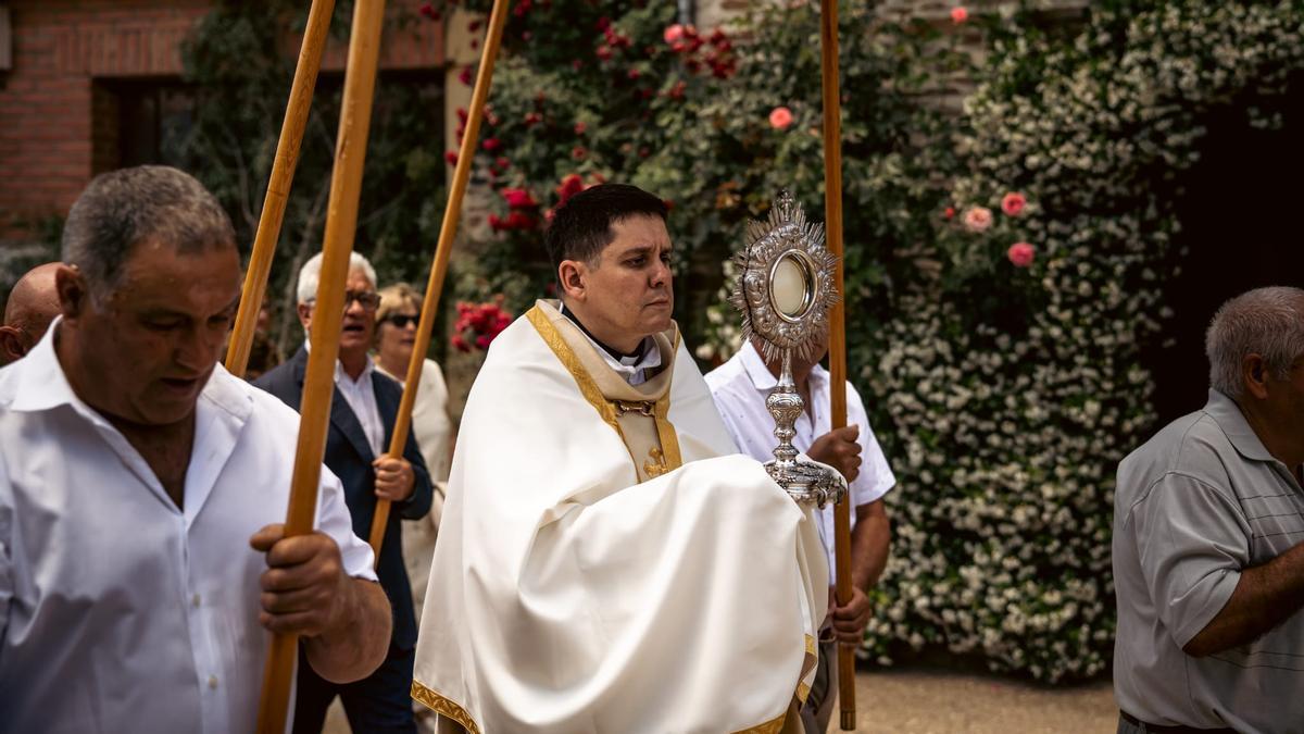 GALERÍA | Bercianos de Aliste revive con profunda devoción el Corpus Christi