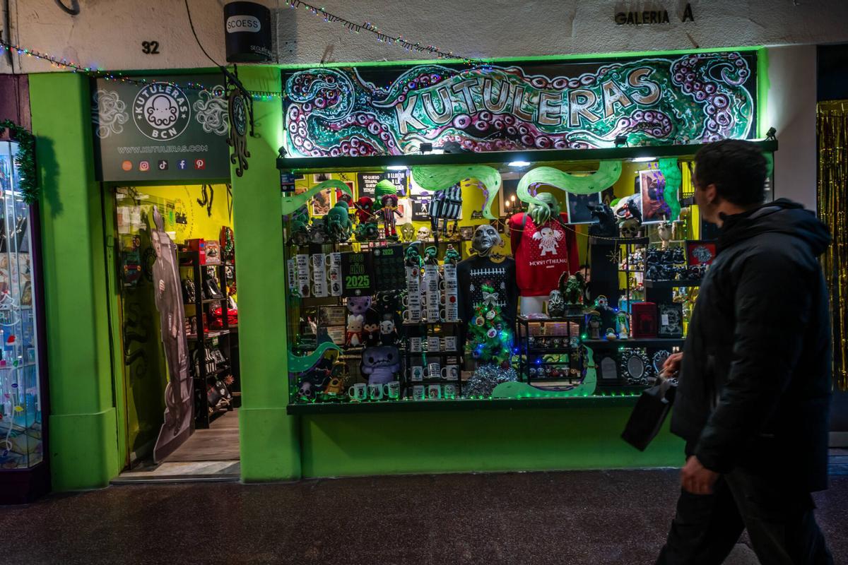Tiendas y compradores de las Galeries Maldà en vísperas de la Navidad 2024