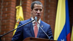 AME6178  CARACAS  VENEZUELA   25 05 2019 - Fotografia de archivo del 24 de mayo de 2019  muestra al jefe del Parlamento venezolano  Juan Guaido  reconocido por mas de 50 paises como presidente interino  durante su participacion en un foro acerca del Plan Pais  en Caracas  Venezuela   Guaido dijo este sabado que acepta la mediacion de Noruega para un nuevo dialogo con el Gobierno de Nicolas Maduro  EFE  Rayner Pena ARCHIVO