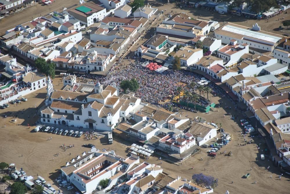 Camino al Santuario de la Virgen del Rocío en Almonte.