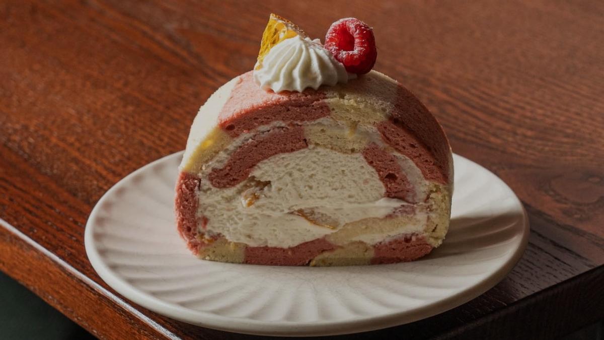 El 'cake roll' de arándanos y 'yuzu' de Kumi Café.