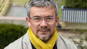 César González-Saavedra, doctor en Desenvolupament Comunitari: "Hem d’enfortir les xarxes socials reals, no les digitals"