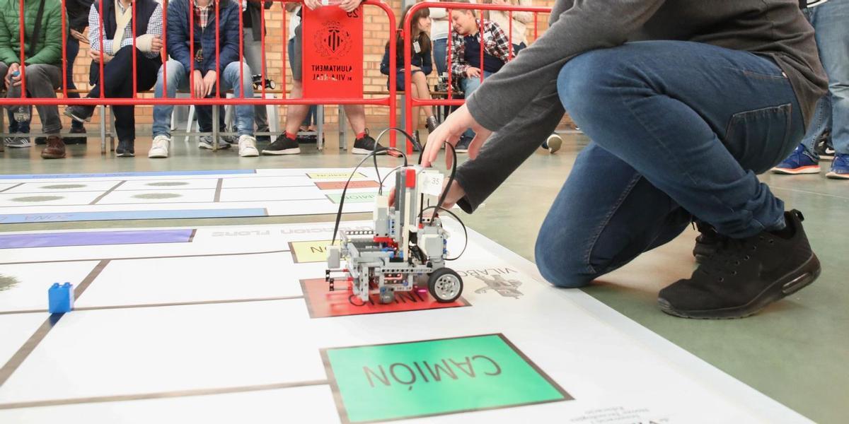 La robòtica torna a protagonitzar una edició més la iniciativa VilaBOT, que posa a Vila-real al centre de les noves tecnologies.