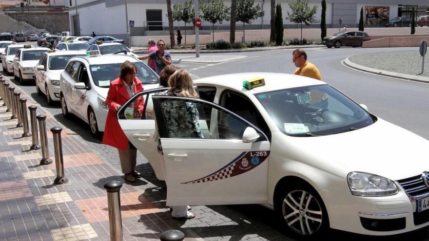 Los taxistas desconvocan la huelga y votarán para elegir su sistema de libranzas