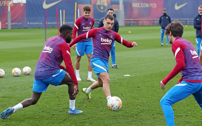 El segundo entrenamiento de Xavi, en imágenes