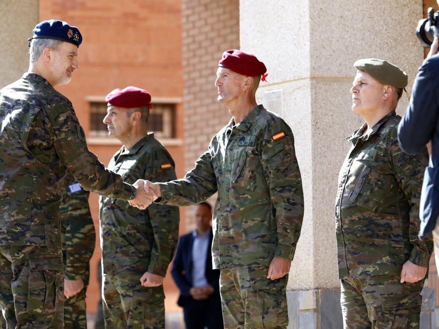 El rey Felipe VI visita el cuartel de Bétera