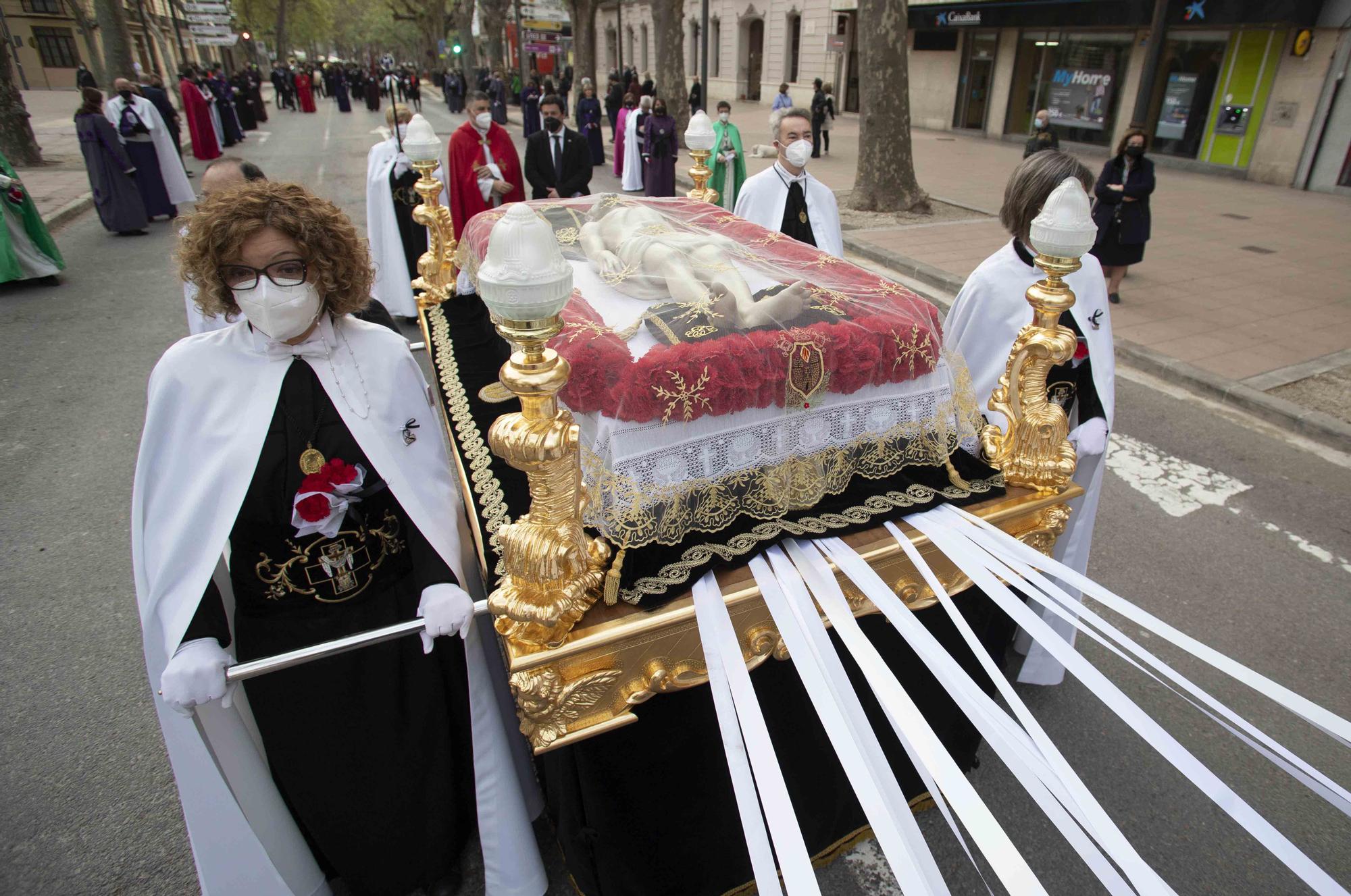 La procesión de "la Camilla" de Xàtiva estrena paso rodado