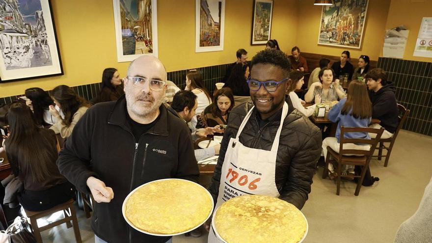 Giro en la hostelería de Santiago: la ciudad pierde bares pero gana restaurantes