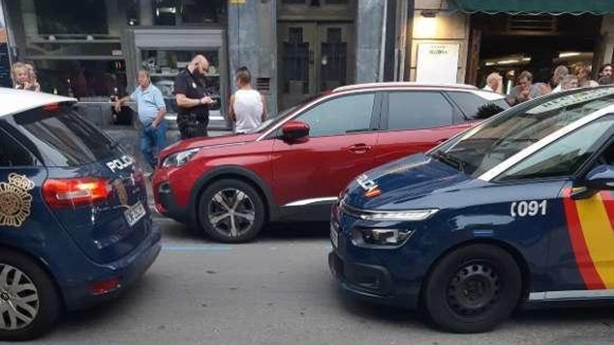 Agentes de la Policía Nacional, en el lugar de los hechos.