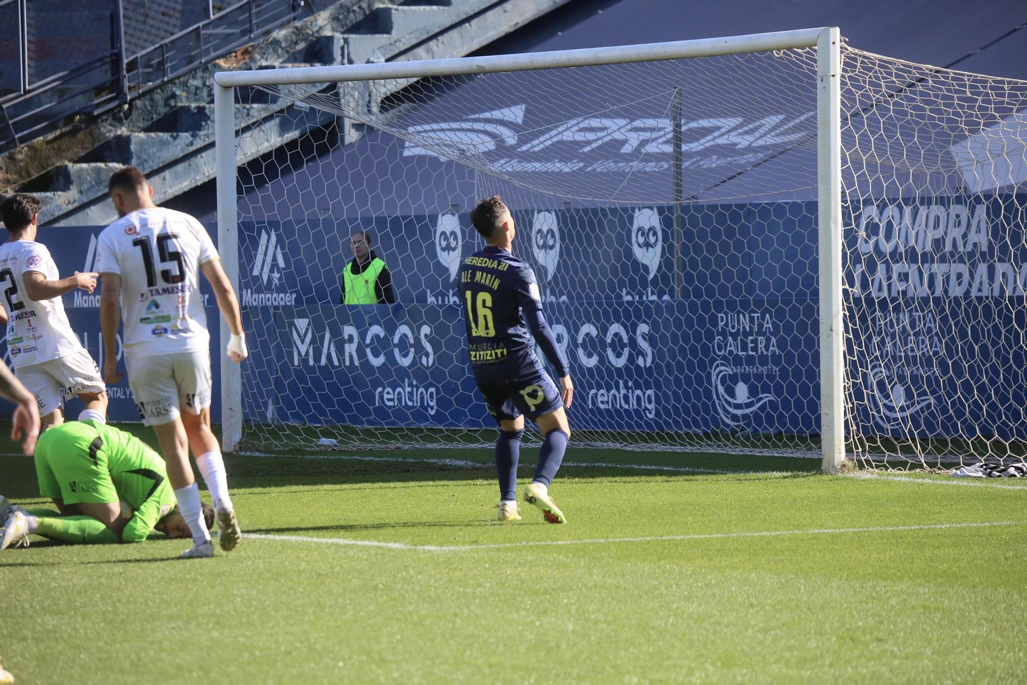 El UCAM Murcia CF contra el Puente Genil en fotos