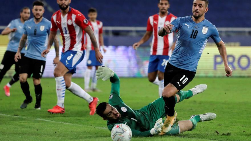 Uruguay vence a Paraguay y se las verá con Colombia