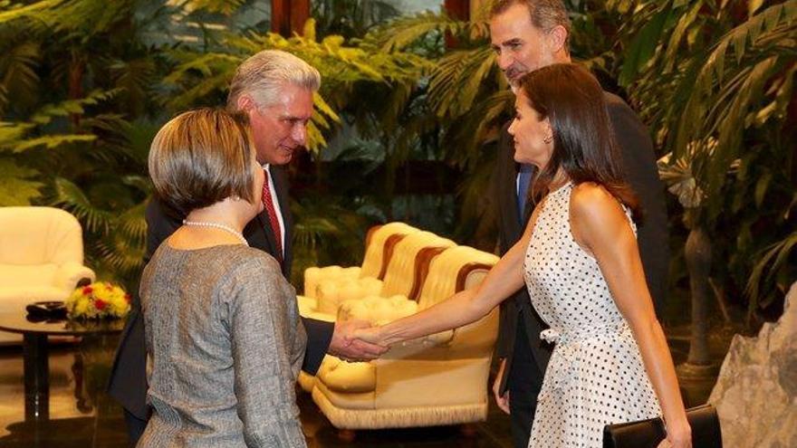 Los Reyes cierran su primera jornada en Cuba con una cena con Díaz-Canel