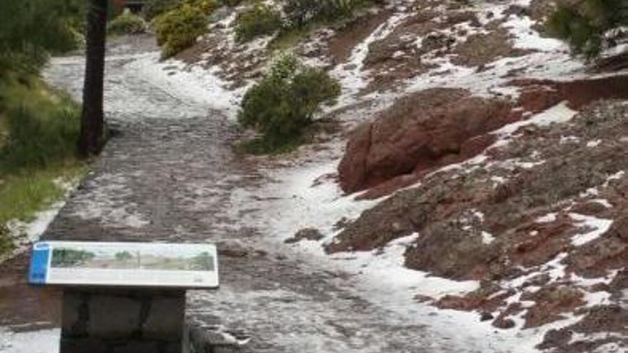 Gran Canaria se moja y viste de blanco