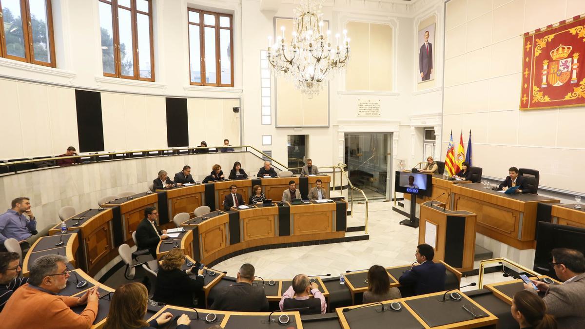 Pleno de la Diputación de Alicante en el que se han apoyado los bonos