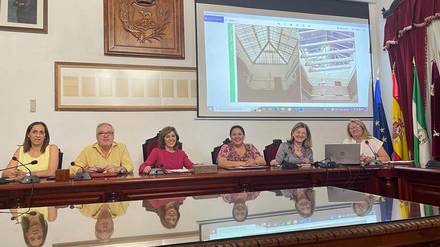 Un momento de la presentación del proyecto, en el salón de plenos.