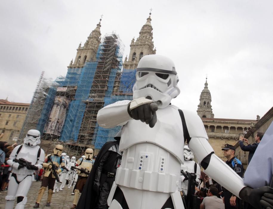 Cientos de aficionados a la saga festejan con un desfile los 40 años de la primera película