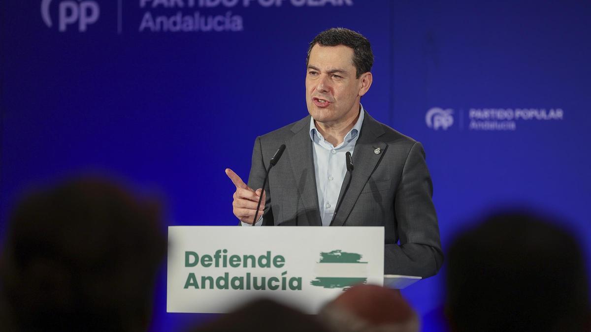 Juanma Moreno interviene este lunes en Málaga, dónde ha exigido al Gobierno el tren litoral.