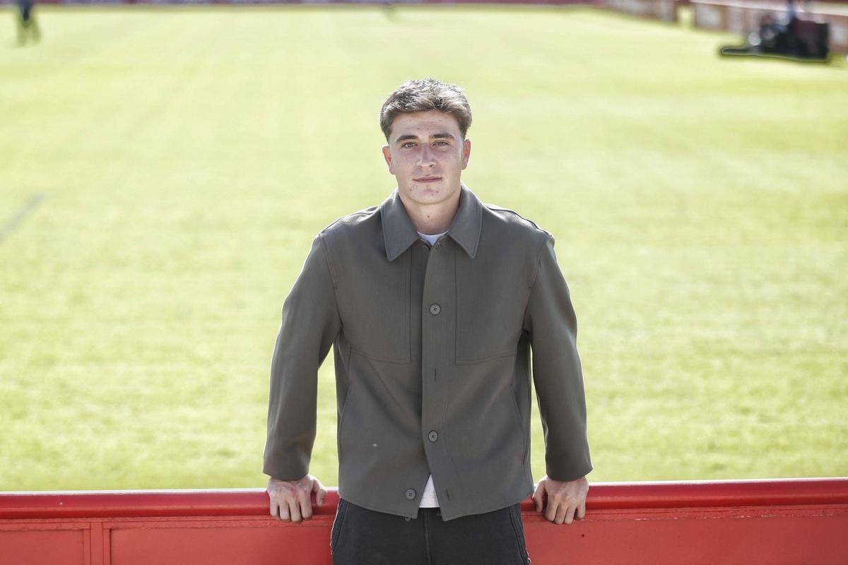 Pablo Torre posa para este diario en la ciudad deportiva del Mallorca.