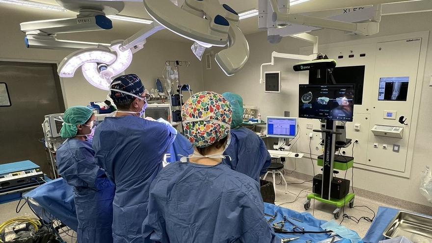El hospital de Gandia implanta un sistema para colocar prótesis con precisión milimétrica
