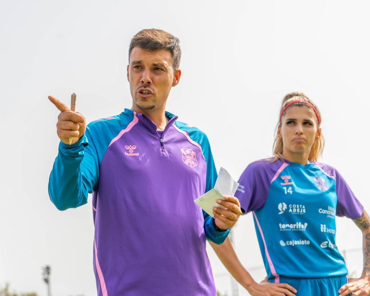 Yerai Martín dirige una sesión de entrenamiento.