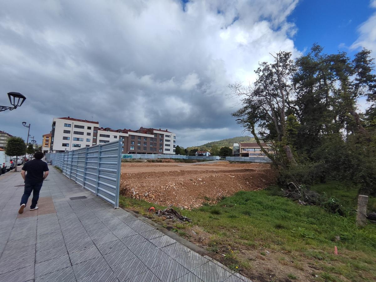 Parcela en la que se va a levantar el nuevo supermercado de Llanera.