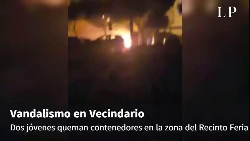 Dos jóvenes queman contenedores en la zona Ferial de Vecindario