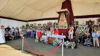 Las 23 hermandades rocieras de la FECAC desfilan ante la Virgen del Rocío en Terrassa