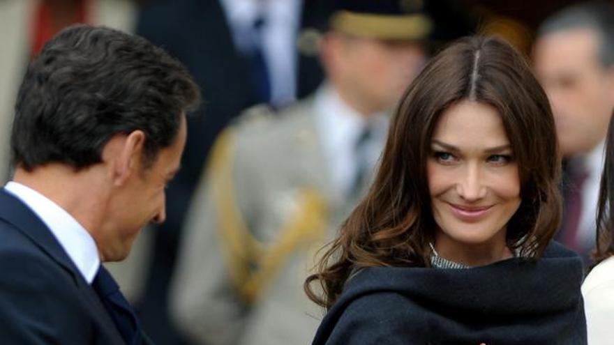 Sarkozy y Carla Bruni el pasado mes de junio durante una visita a Londres.