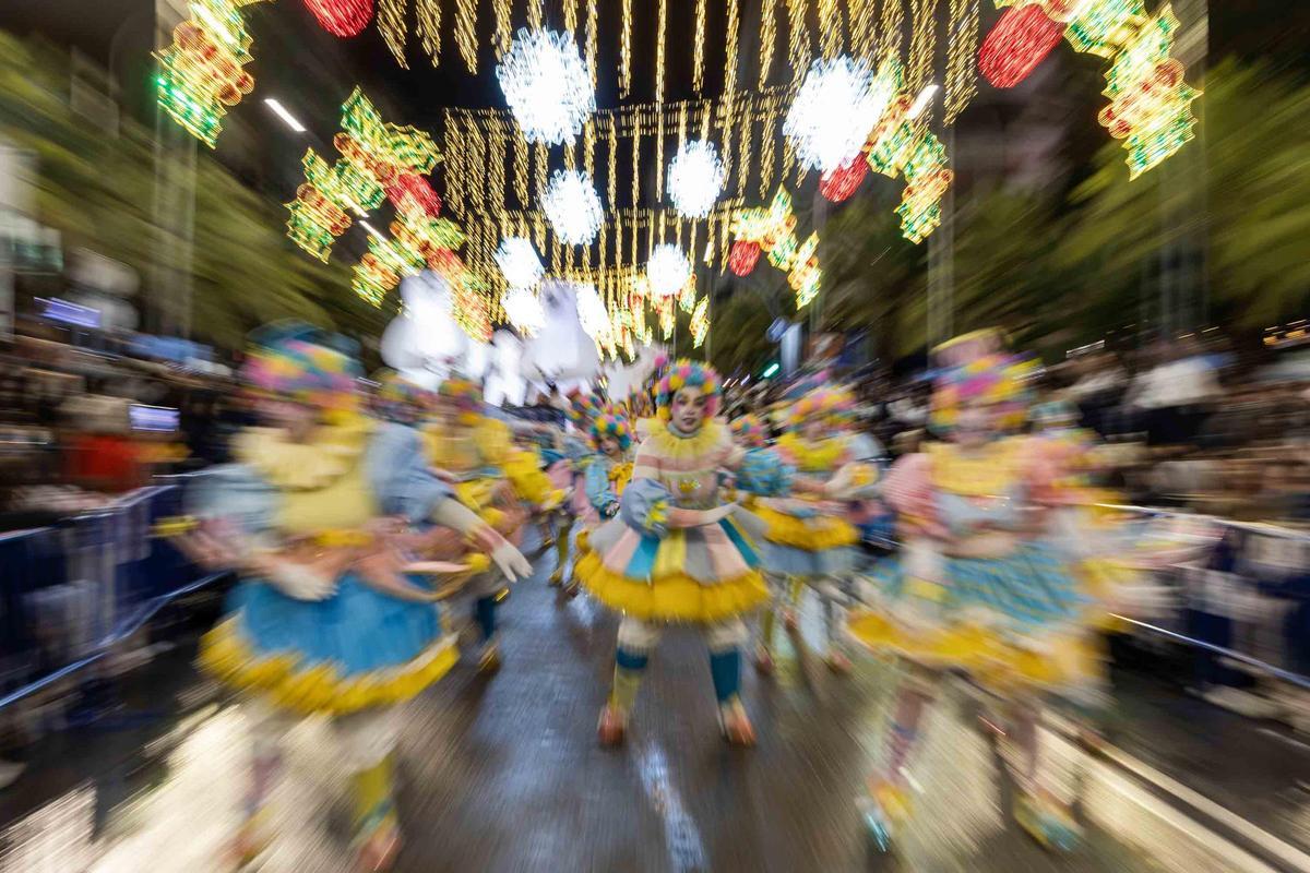 Las mejores imágenes de la Cabalgata de los Reyes Magos en Alicante