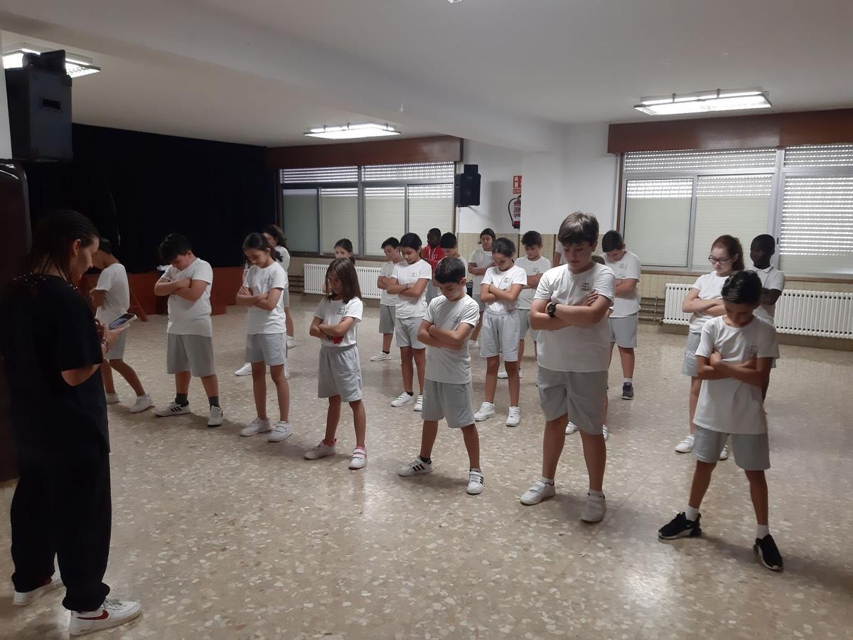 Preparados para empezar a bailar en el San José de la Guía.